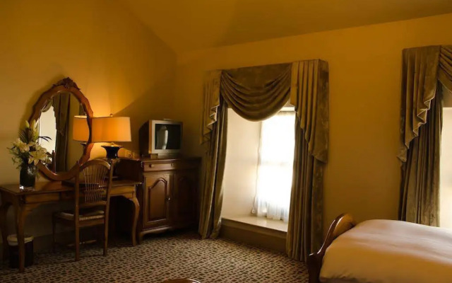 Newbury Hotel