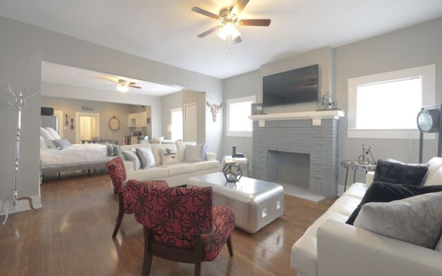 Laurel Pearl-Sleeps 5-1Bd
