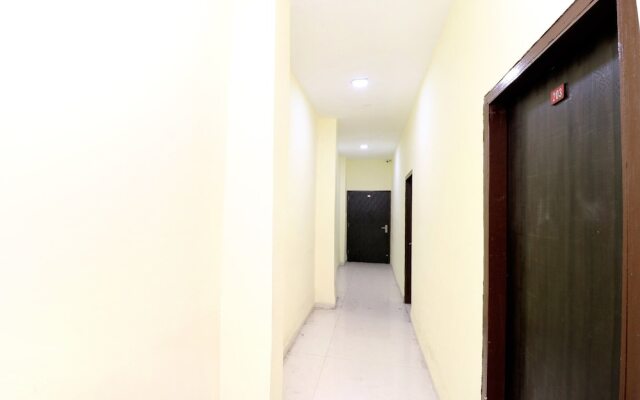 OYO 27650 Gian Residency