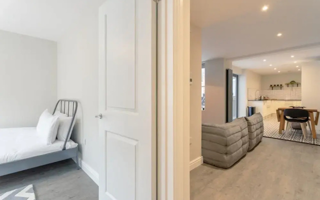 Spacious 1 Bedroom Flat With Garden