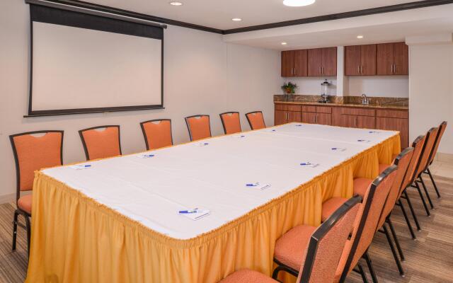 Holiday Inn Express Palm-Desert by IHG