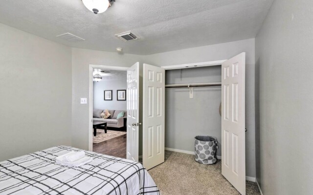 Spacious & Central Katy Retreat: 27 Mi to Houston!