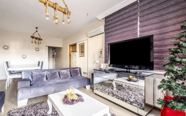 Vibrant Flat in Atasehir With Central Location