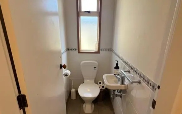 Baskervilla - Whangamata Holiday Home