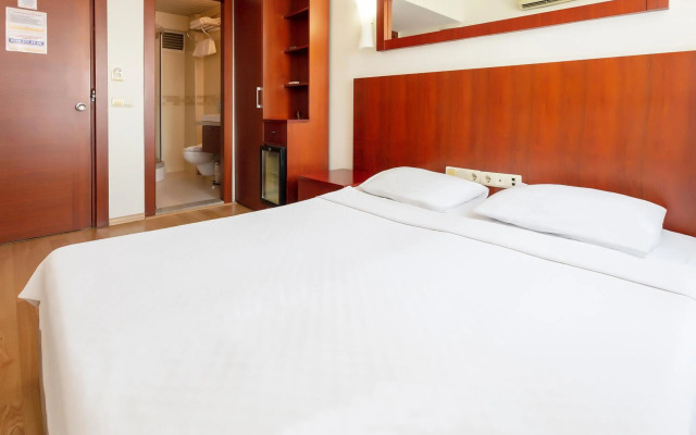 Hotel Peli̇t