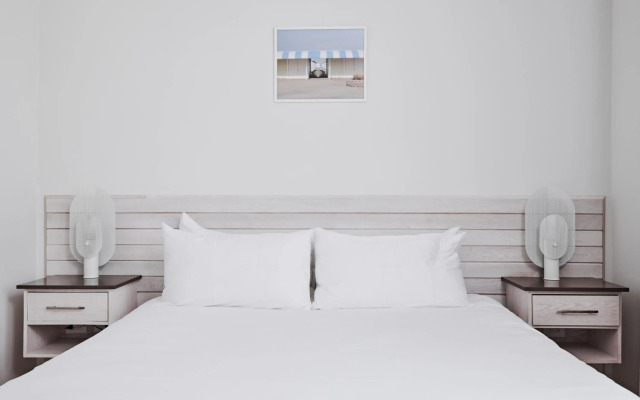 Bungalow Hotel