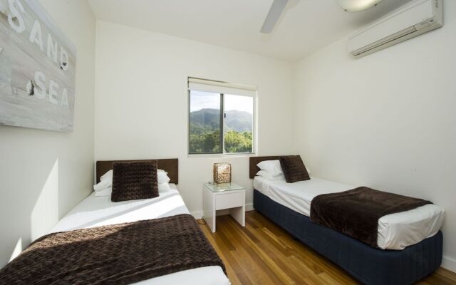 Beachside Apartment 14