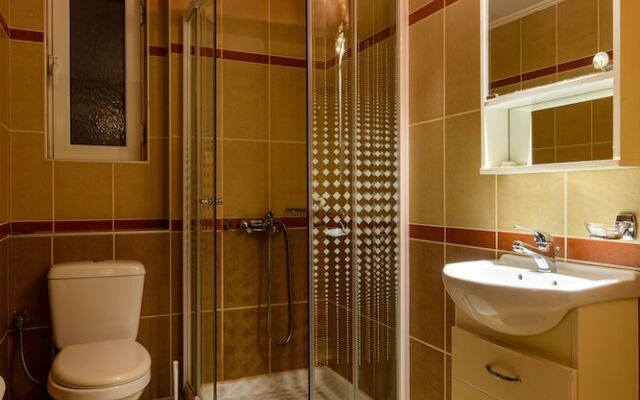 Kyparissia Garden Retreat - Premium Master Suite