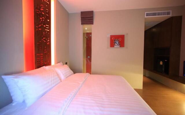 Silom One