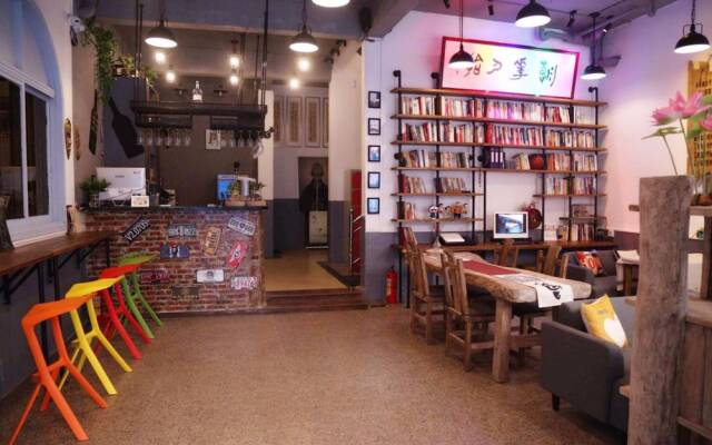 Zhaohuaxishi Youth Hostel