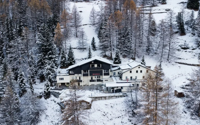Waldhotel Fletschhorn - Panoramic Retreat in Saas Fee