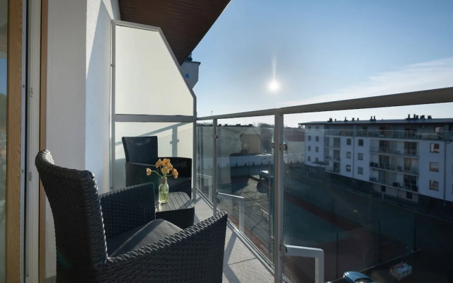 Sunny Terraces Apartments by Renters