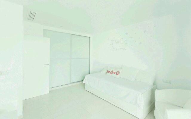 Palmar White