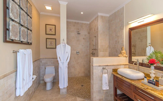 Sunny Vacation Villa 18
