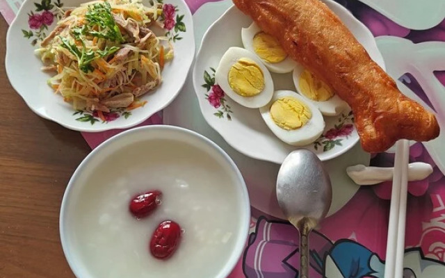 Mommy's home with breadfast and more