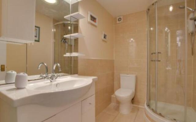 Apartment Headlong
