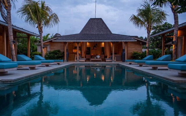 Luxury 4 Bedroom Villa With Private Pool, Bali Villa 2006