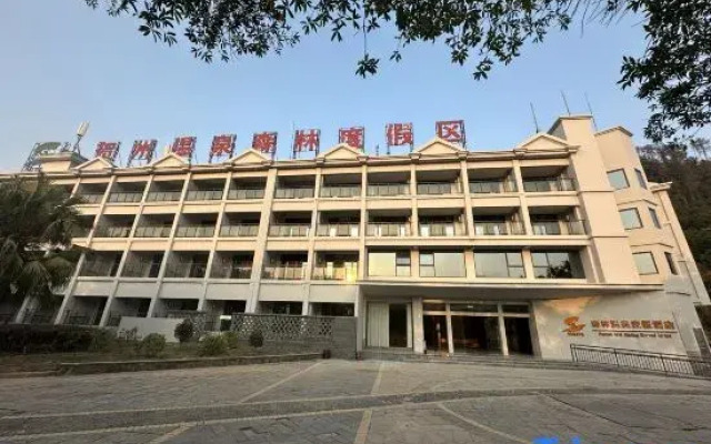 Hot Spring Forest Holiday Hotel