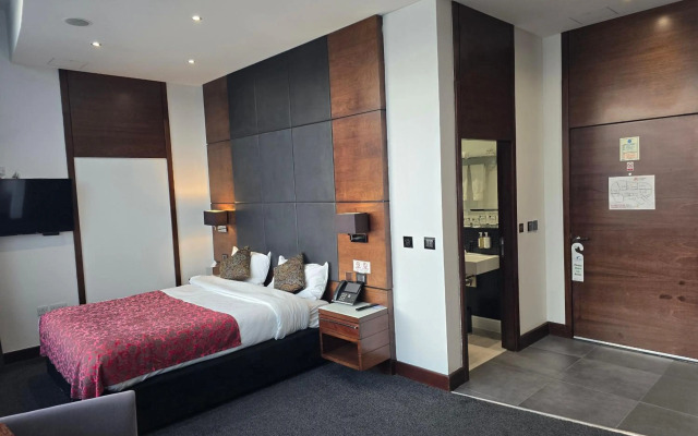 Rafayel on the Left Bank