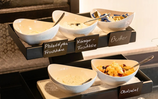 FreshSuites & Bar