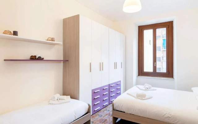 Dante Subway Apartment