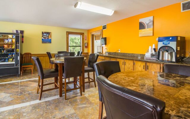 Scottish Inn & Suites