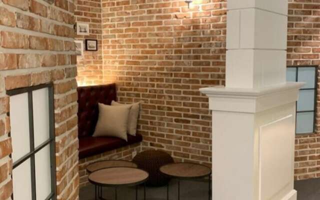 g g bae Hostel - Caters to Women