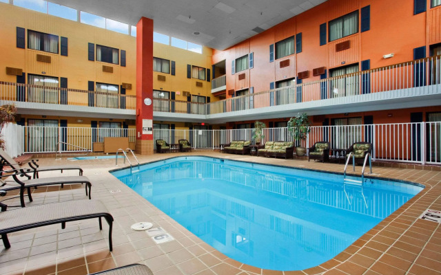 Roosevelt Grand Dakota, SureStay Collection by Best Western