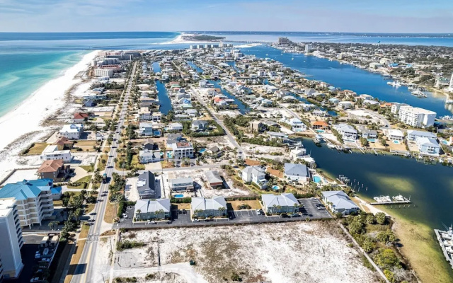 SPC 2021 is a Harbor Front 1 BR by Redawning