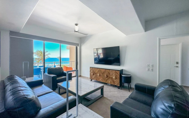 Luxury Ocean View Condo w Huge Deck