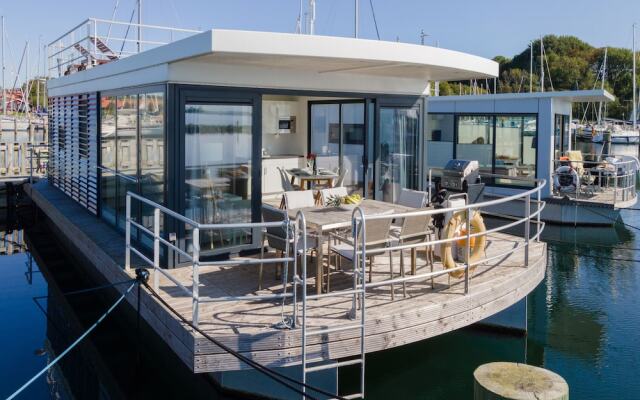 WELL Hausboote