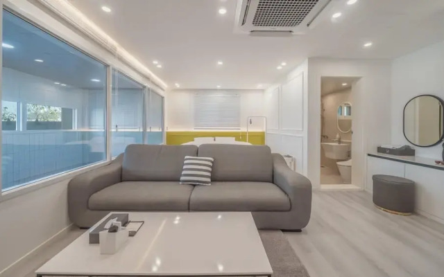 Pohang Etoile Poolvilla