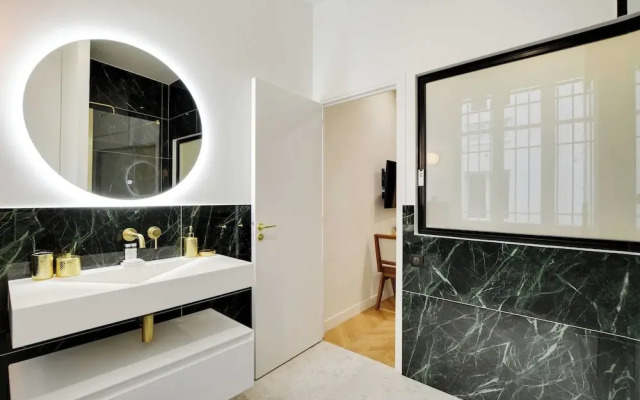 Chic Hotel-1br/4p In the Heart of the Palais Royal