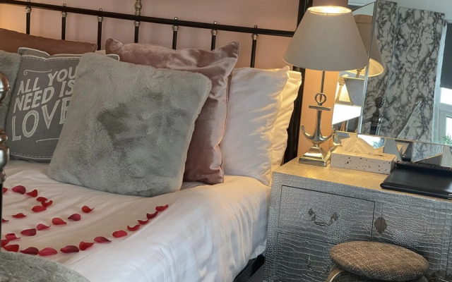 Oyo The Chatwal Boutique Hotel