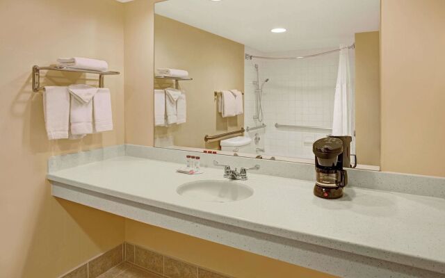 Four Points by Sheraton Englewood