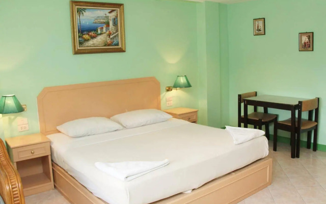 Richman Poorman Guesthouse