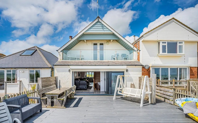 Beachfront House With 2 Kayaks Sleeps 8