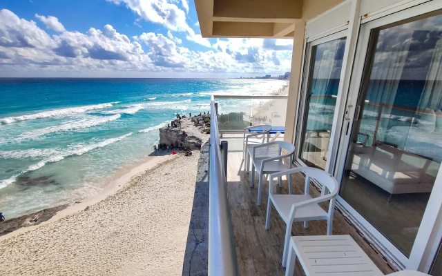 Paradise Beachfront & Nightlife Heart