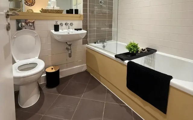 Flat - Sleeps 4 - Parking - Balcony - Pet Friendly