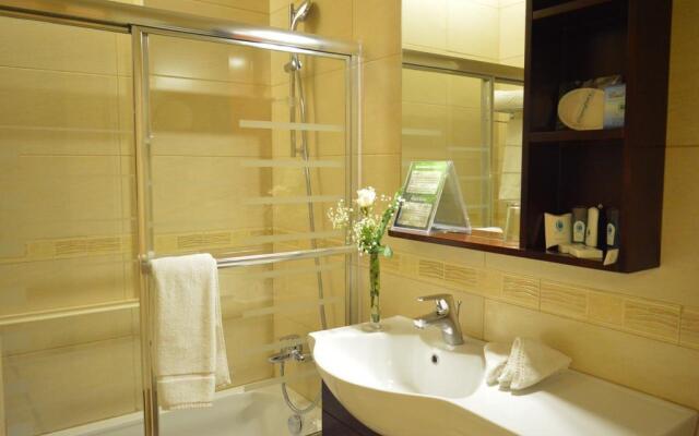 Comfort Hotel Suites