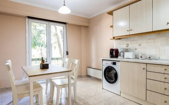 Sunny apartment with 2 bedrooms and Garden