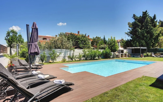 Modern Villa in Pula With Pool and Parking