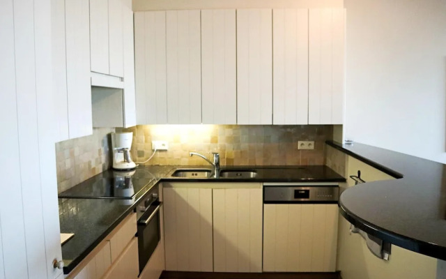 Seaside Comfort With Parking