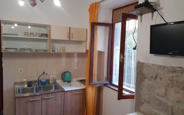 Eldi Apartments