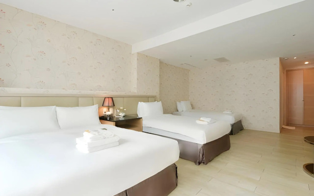 Champs Elysees Hotel