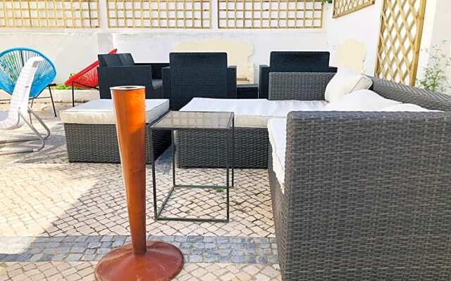 CC Bay House & Hostel