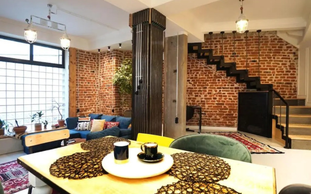 Modern and Specious 3-Bedroom Entire House