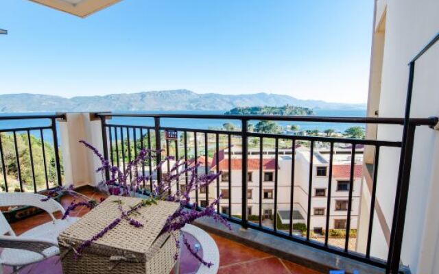 Fuxian Lake Yunshangxuan Lake View Hotel