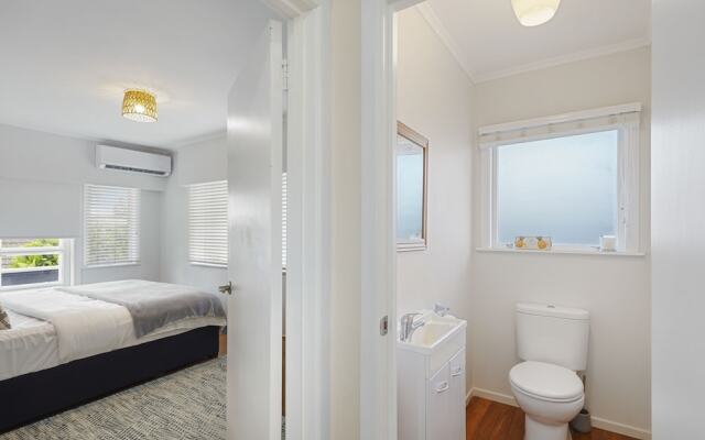 Amazing Home By Beach - Aircon-ed