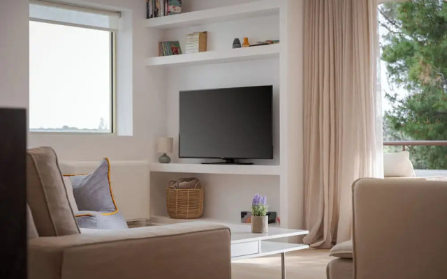 Vouliagmeni Serenity Residence